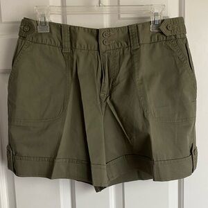 St John’s Bay Safari Green Shorts 10 Petite NWT